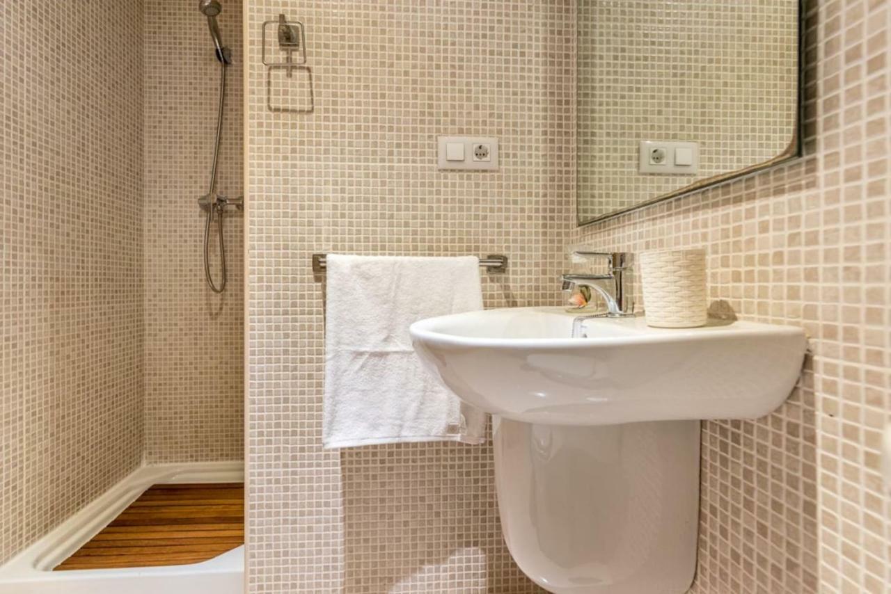 Comfortable, Close To The Beach, Pool, New, Paddle *